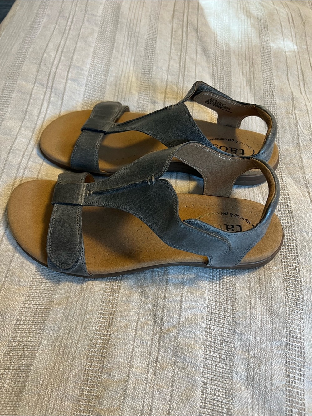 Taos: The Show Sandal - Steel, size 9 EUC - Picture 3 of 10